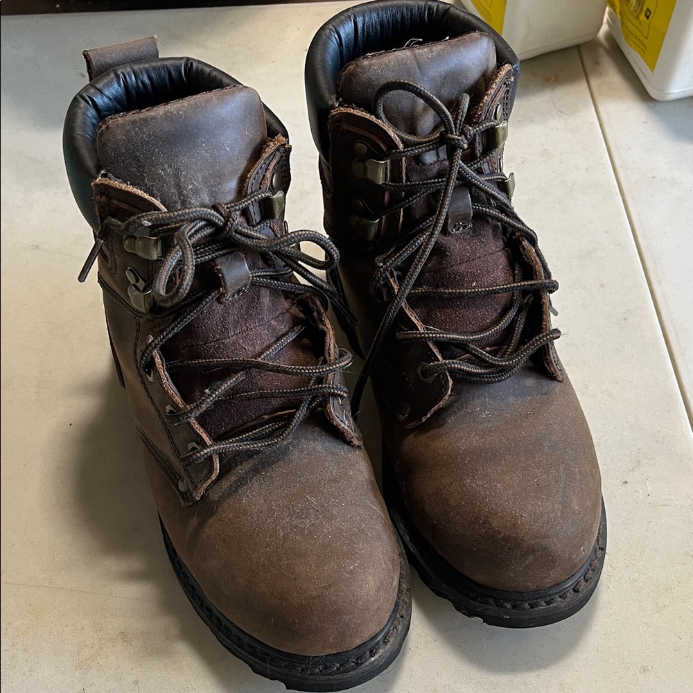 Rugged Brown Men's Hiking Boots size 7 oil & slipperresistant